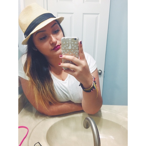 Profile Picture of Joseline Inestroza (@j_co) on Poshmark