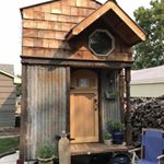 Profile Picture of Hanna & Ben Bowers (@huckleberry_tinyhouse) on Instagram