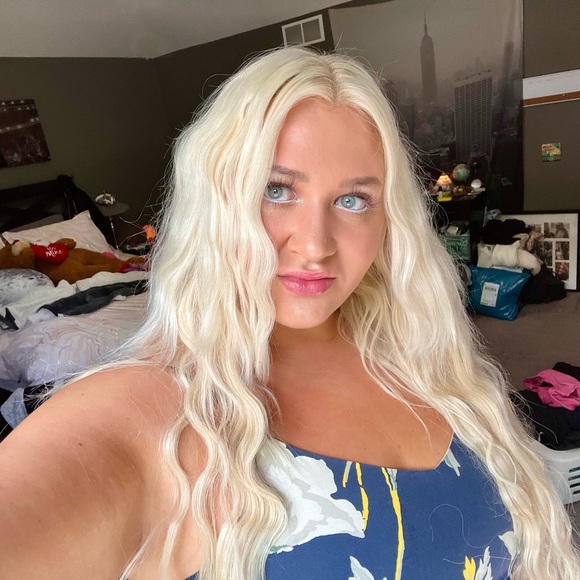 Profile Picture of Lauren Laheta (@laurenlaheta) on Poshmark