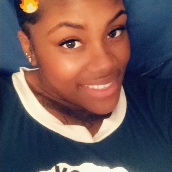 Profile Picture of Ambra Clark-webb (@ambrawebb) on Poshmark