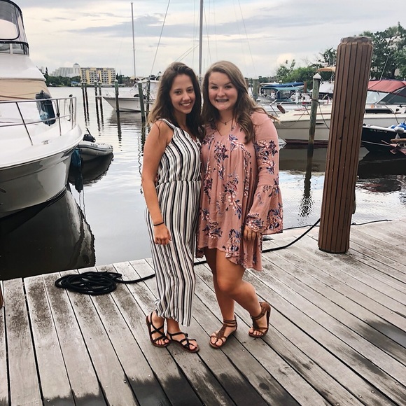 Profile Picture of Chloe Callan (@chloebcallan) on Poshmark