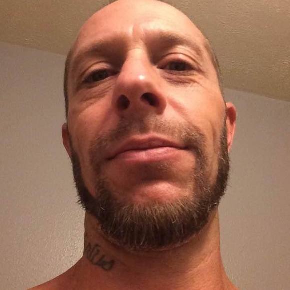 Profile Picture of Chris Willett (@cwillett1976) on Poshmark