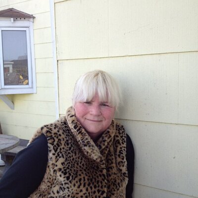 Profile Picture of Carol Cc Hanson (@BeachBabeOldie) on Twitter