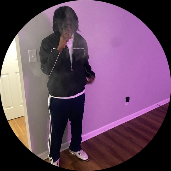 Profile Picture of Grashay Roberts (@grashaydagoat) on Poshmark