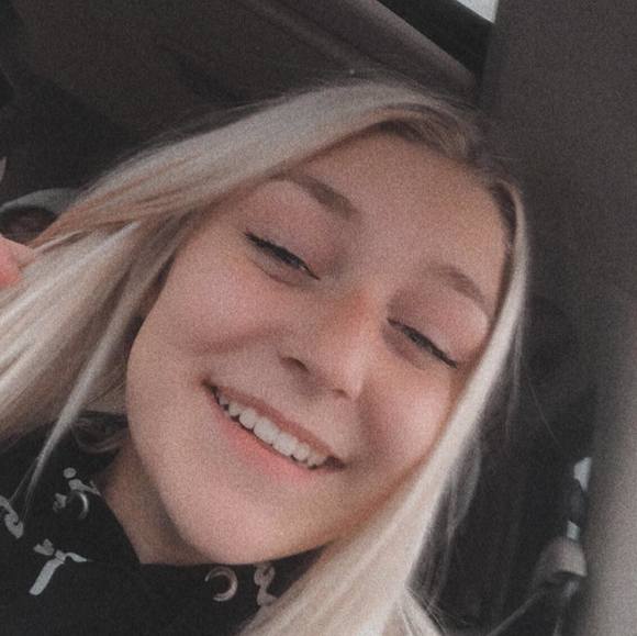 Profile Picture of Jersey Roiger (@jerseyroiger) on Poshmark