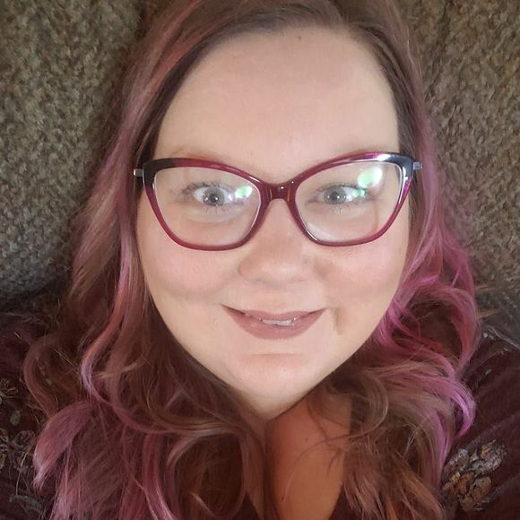 Profile Picture of Kelly Sunderland (@kellysunderl506) on Poshmark