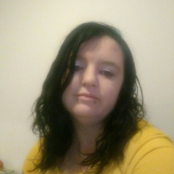 Profile Picture of Amand Cleek (@candy5885) on Poshmark