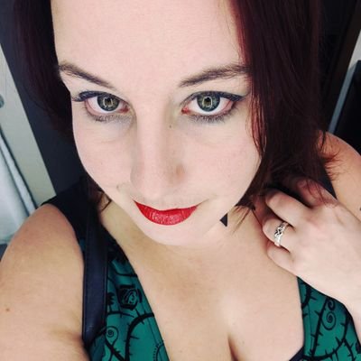 Profile Picture of Jennifer Clifford (@polywordnerd) on Twitter