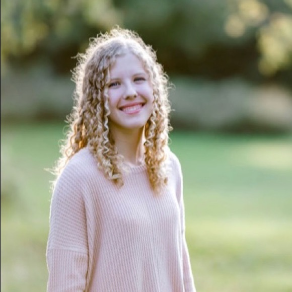Profile Picture of Amelia Thomas (@ameliakt) on Poshmark
