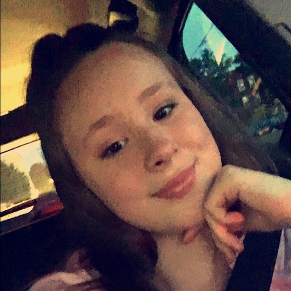 Profile Picture of Julia Schlueter (@jschlueter101) on Poshmark