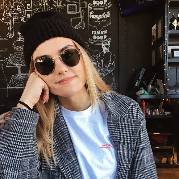 Profile Picture of Lindsey Smecker (@lsmecker) on Poshmark