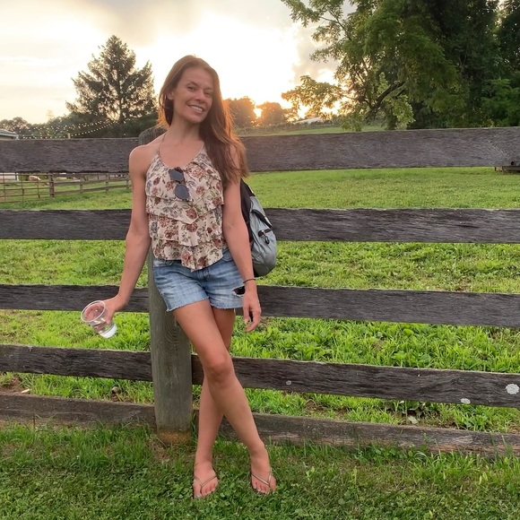 Profile Picture of Dana Sobus (@dfsobz) on Poshmark