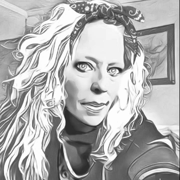Profile Picture of Shelly Hopper (@shellyhopper56) on Poshmark