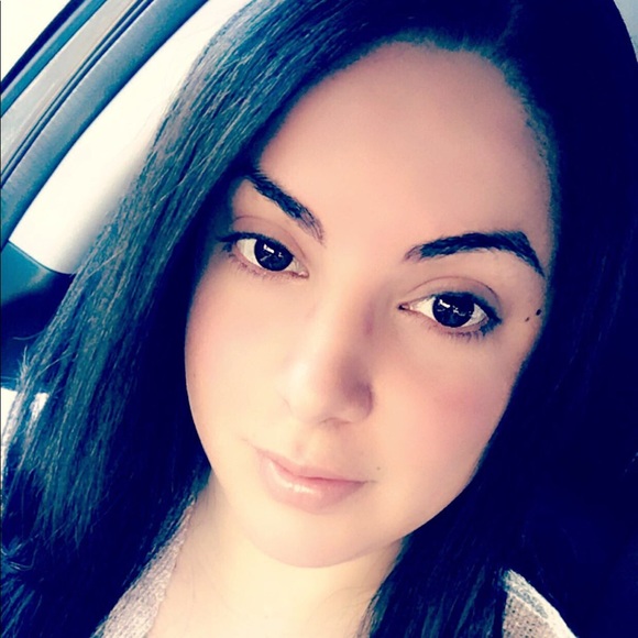 Profile Picture of Janitza Rivera (@janitza1014) on Poshmark