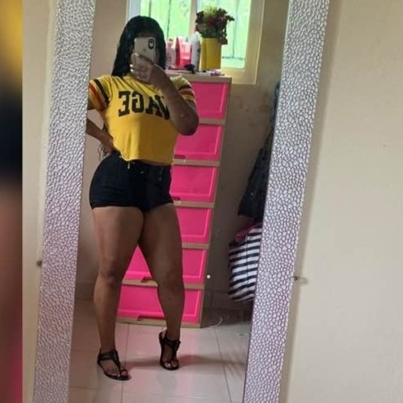 Profile Picture of Arisleyda Morel (@babyaris2003) on Poshmark