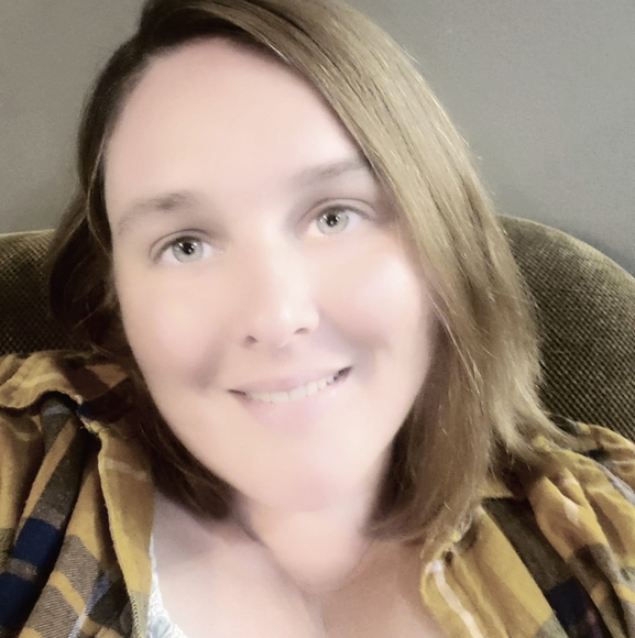 Profile Picture of Miranda Samuels (@randi9012) on Poshmark