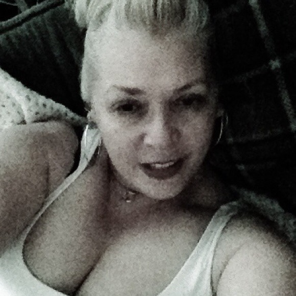 Profile Picture of Nancy Haney (@mybeagleloves) on Poshmark