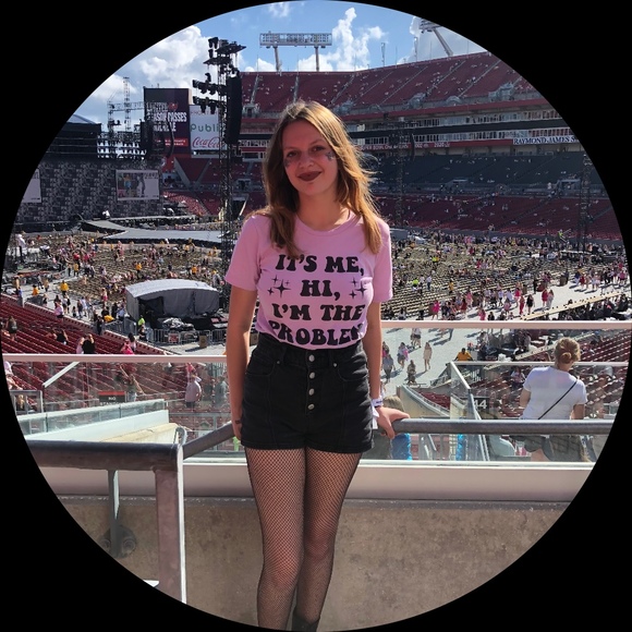 Profile Picture of Kendall Dyer (@kendalldyer_484) on Poshmark