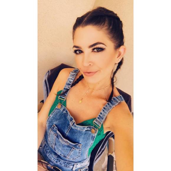Profile Picture of Amber Rountree (@rountreezy) on Poshmark