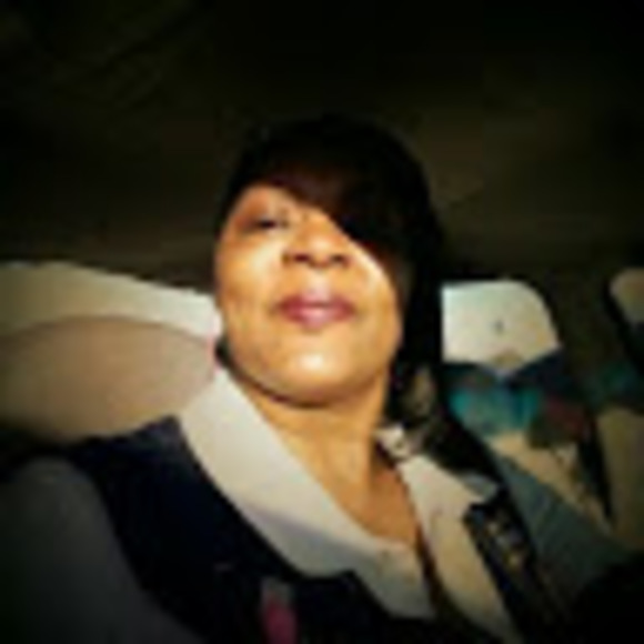 Profile Picture of Jeannette Thomas (@jeannettetho537) on Poshmark