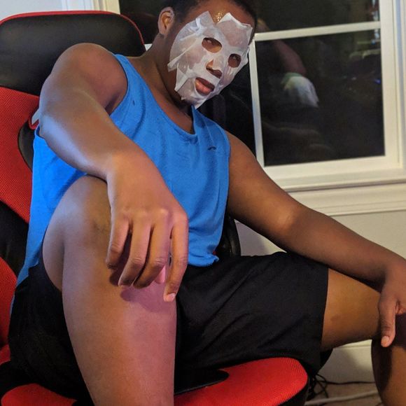 Profile Picture of Raefel Davis (@dahvond) on Poshmark