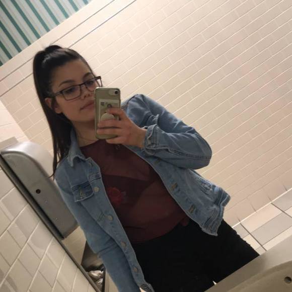 Profile Picture of Alexys Martinez (@alexyyys93) on Poshmark