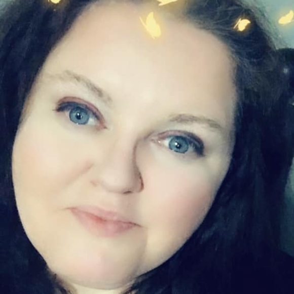 Profile Picture of Billie Elmore (@billieelmore) on Poshmark