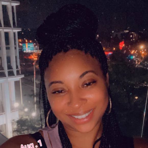 Profile Picture of Tiffani Singleton (@tiffani1421) on Poshmark