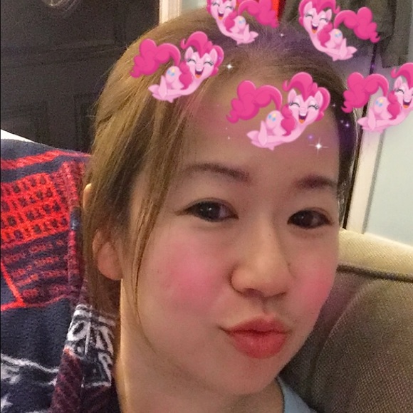 Profile Picture of Sandy Chourattana (@pennylicious) on Poshmark