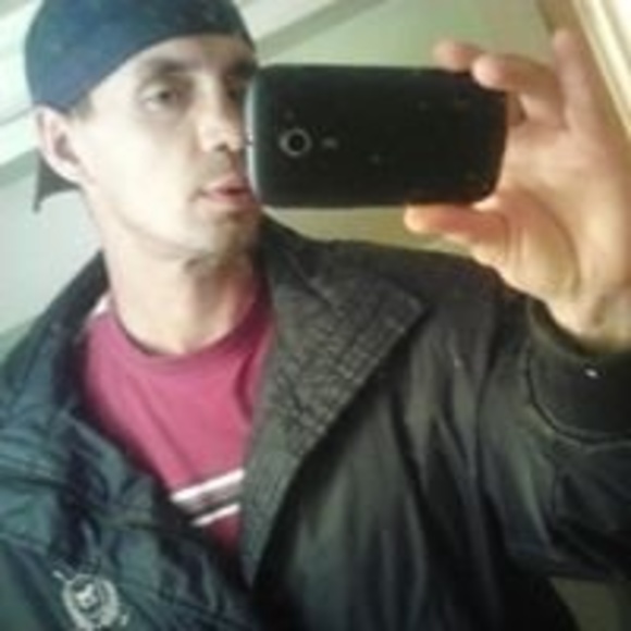 Profile Picture of Russell Upright (@russellupright) on Poshmark