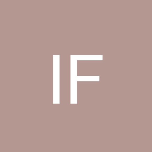 Profile Picture of Irina Fomenko (@locontessa) on Poshmark