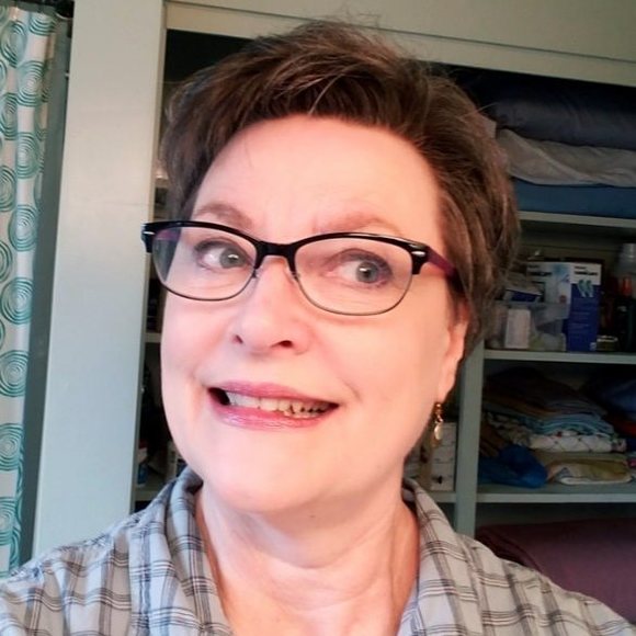 Profile Picture of Vicki Hansen (@vicki_hansen) on Poshmark