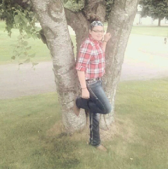 Profile Picture of Hannah Wilkinson (@wilky10) on Poshmark