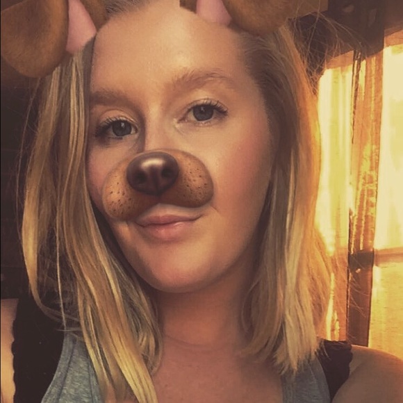 Profile Picture of Kendal Fehrer (@kendall_fehrer) on Poshmark