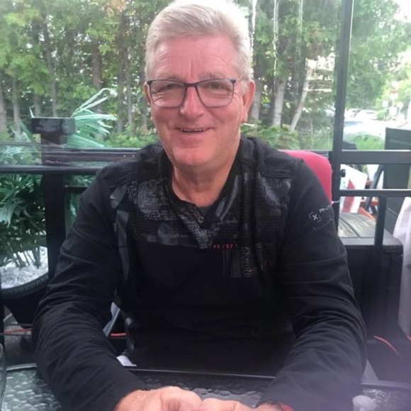 Profile Picture of Daniel Daunais (@danieldaunais) on Poshmark