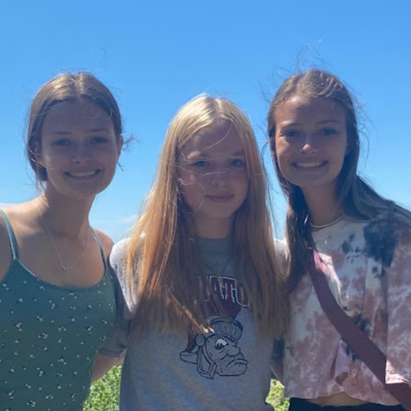 Profile Picture of Evelyn Deerwester (@evelynrenay) on Poshmark