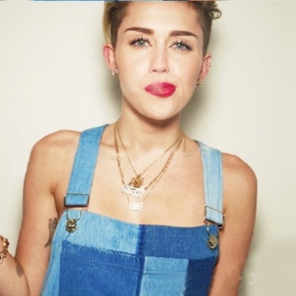 Profile Picture of Erica Baird (@ericabairdxo) on Poshmark