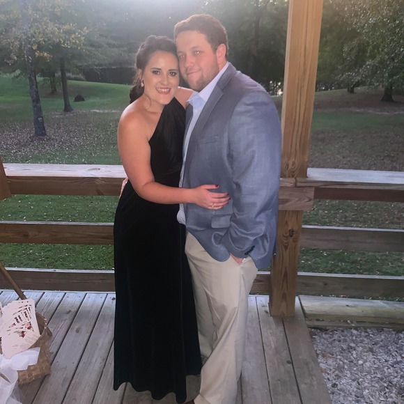 Profile Picture of Anna Starling (@astarling14) on Poshmark