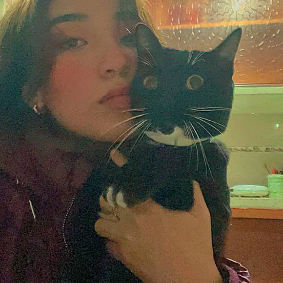 Profile Picture of April Cha (@april_cha) on Poshmark