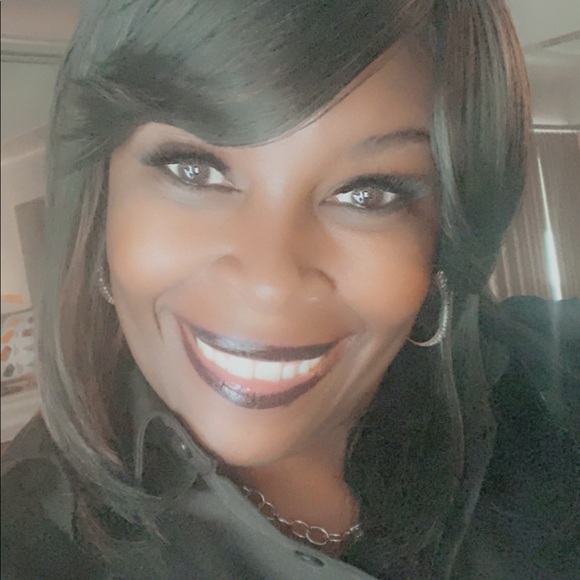 Profile Picture of Jennifer Travis (@jennifertrav732) on Poshmark