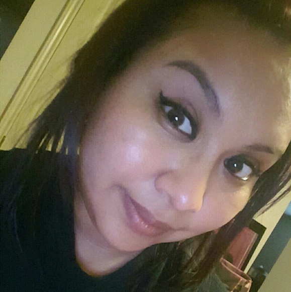 Profile Picture of Rocio Silva (@rocios156) on Poshmark