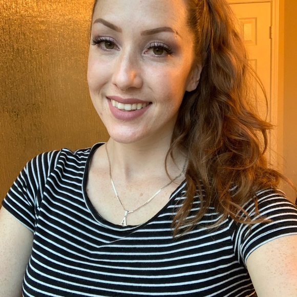 Profile Picture of Amber Knapek (@amberkvela) on Poshmark