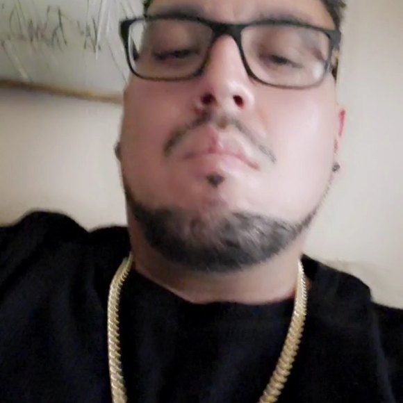 Profile Picture of James Sanchez (@85gator) on Poshmark