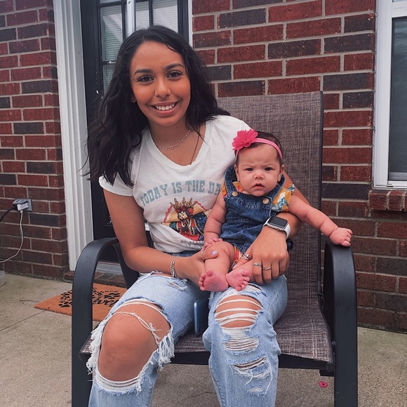 Profile Picture of Haley Ramirez (@haleyramirez546) on Poshmark