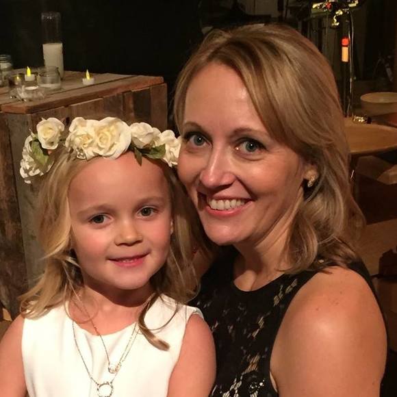 Profile Picture of Sara Goellner (@goellnes) on Poshmark