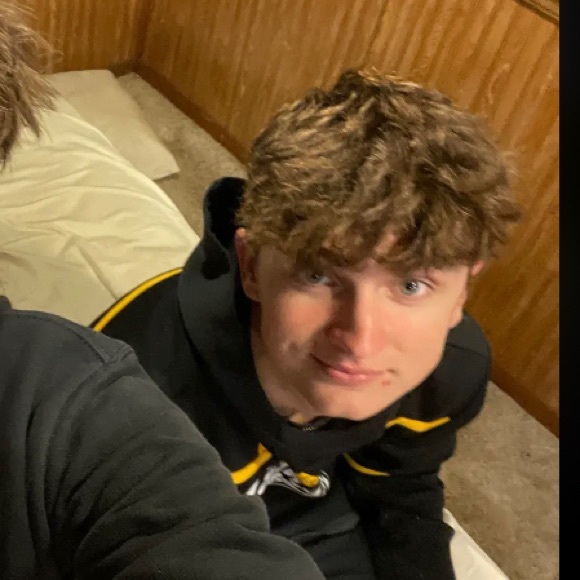 Profile Picture of Carson Daniels (@6chdaniels) on Poshmark