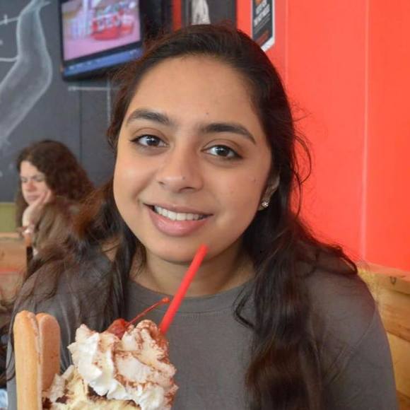 Profile Picture of Sarah Mozaffar (@sarahm1019) on Poshmark