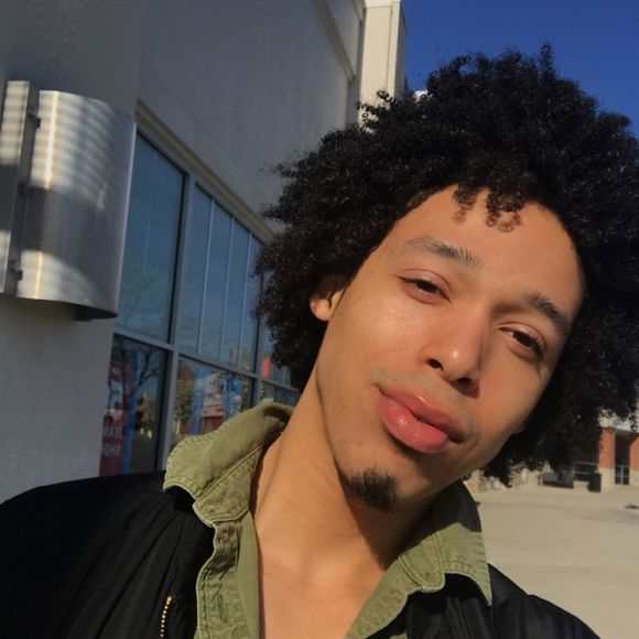 Profile Picture of Damiyon Aviles (@damiyon1) on Poshmark