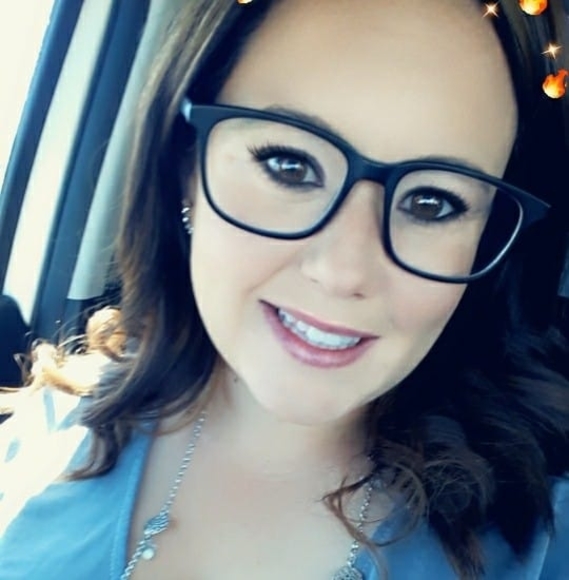 Profile Picture of Meagan Thomas (@farbuoloxusy) on Poshmark