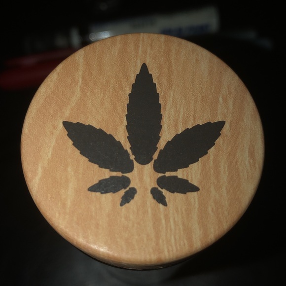 Profile Picture of Robert Gonzalez (@envurse) on Poshmark